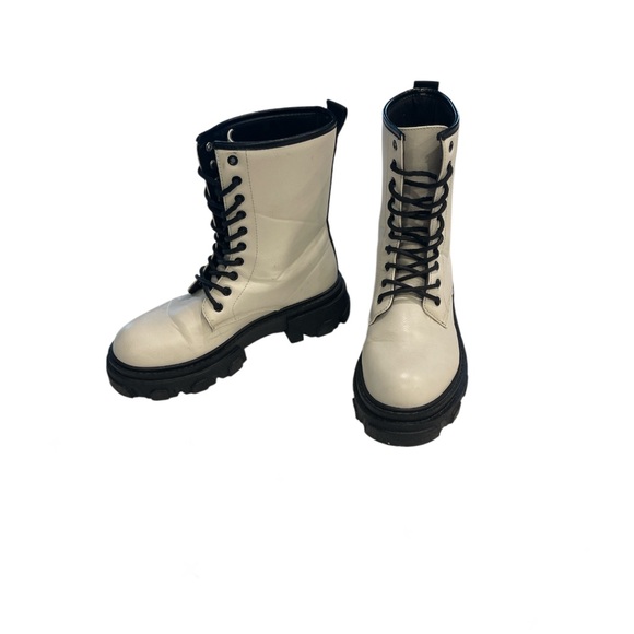 Mia Off White Laced Boots - Picture 4 of 5